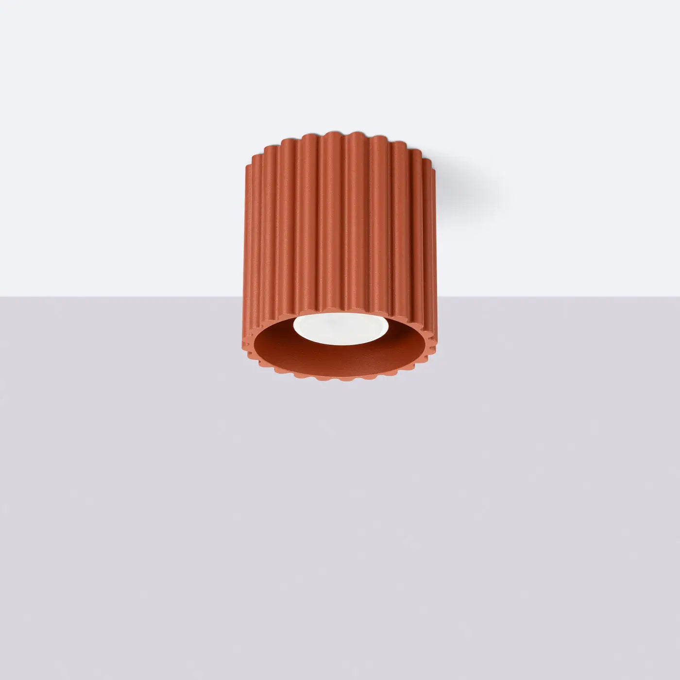 Plafonnier LED rouge ocre aluminium minimaliste | RADAPE