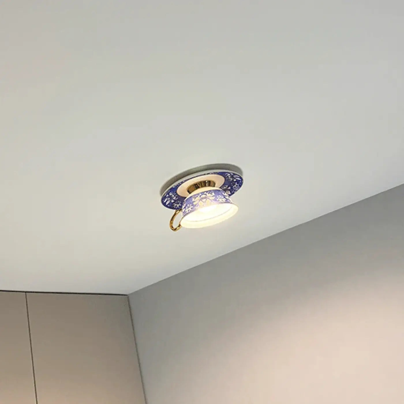 Plafonnier LED tasse florale céramique design | GUKETI