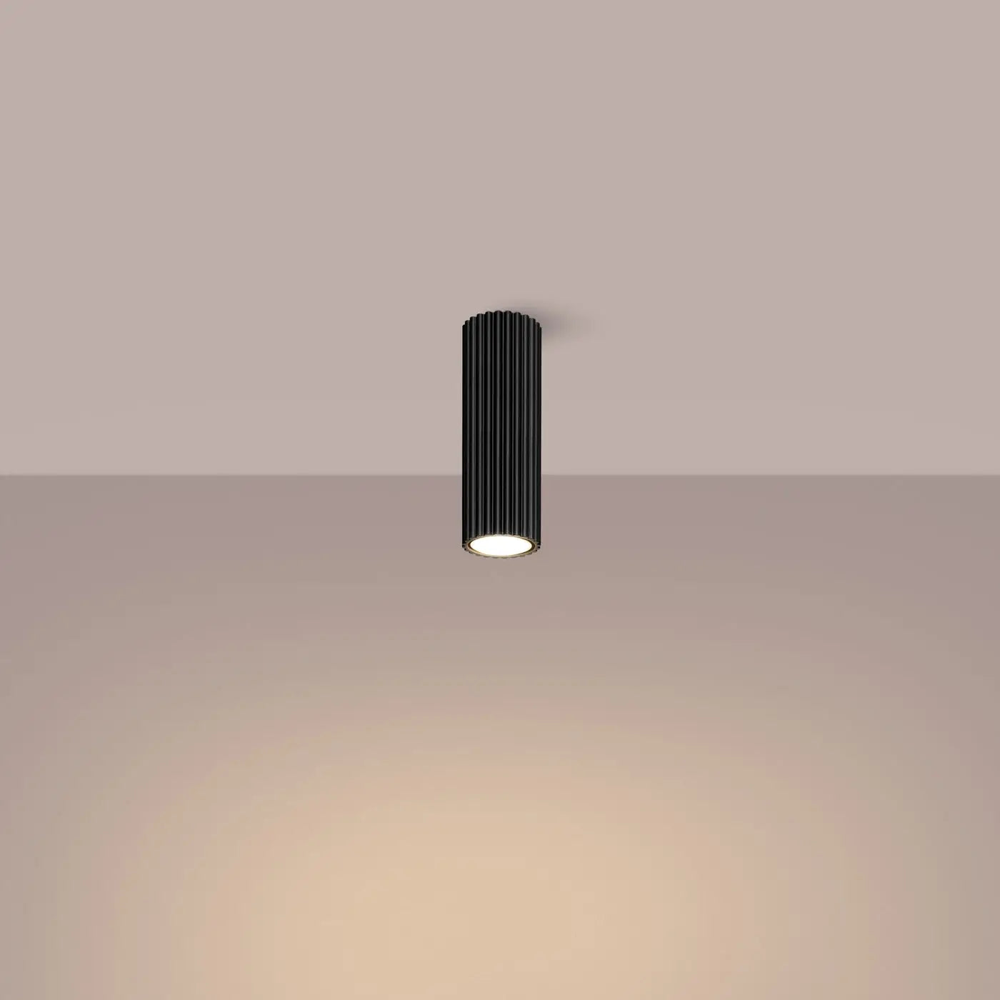 luminaire-plafonnier-noir-cylindrique-eclairage-doux-lumiere-plafond-807.webp