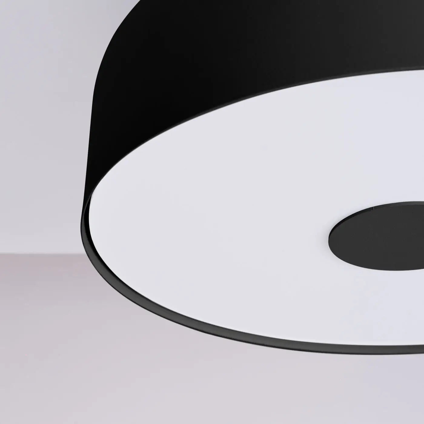 Plafonnier LED noir minimaliste acier | MARE