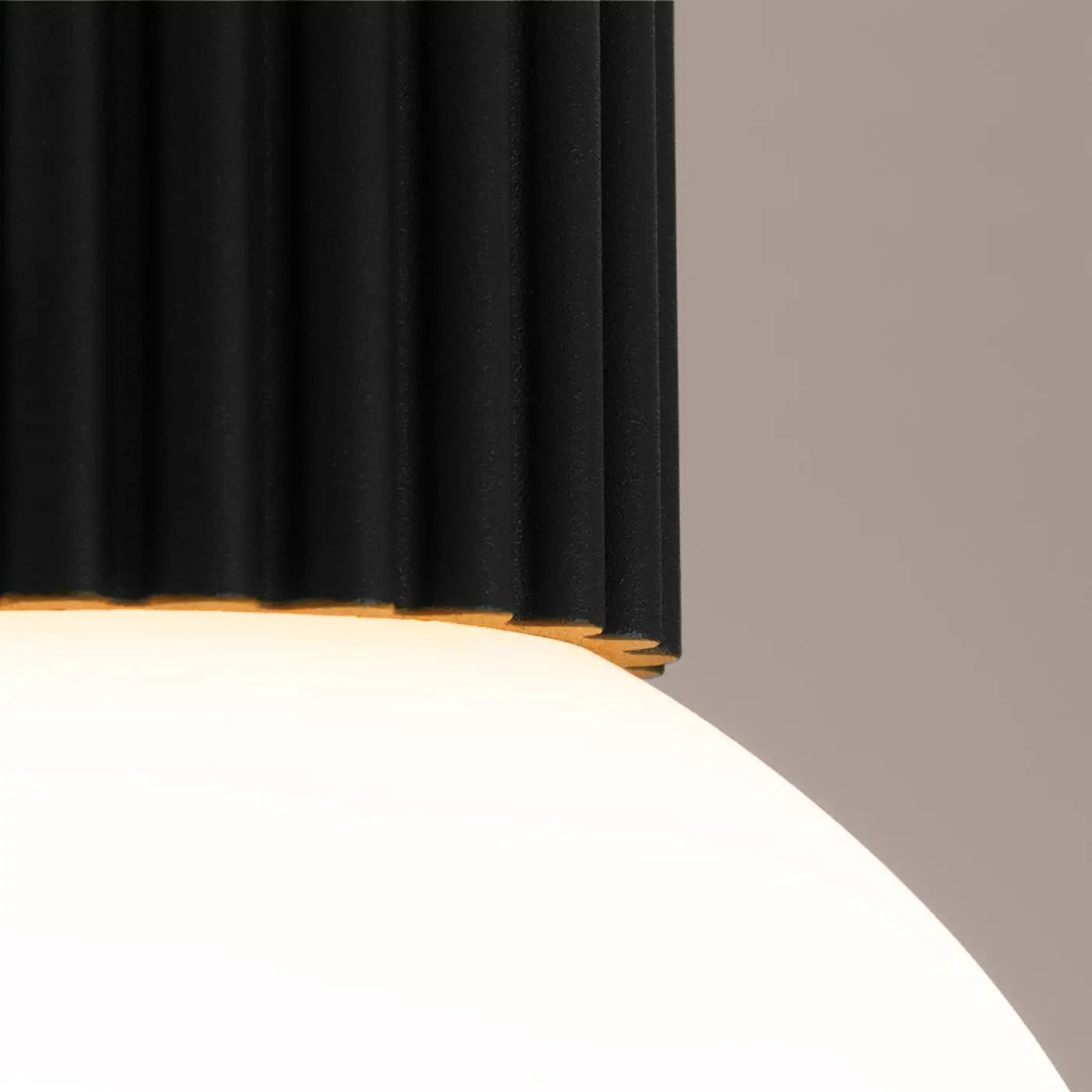 Plafonnier LED noir globe opalin IP44 | FODAHAN