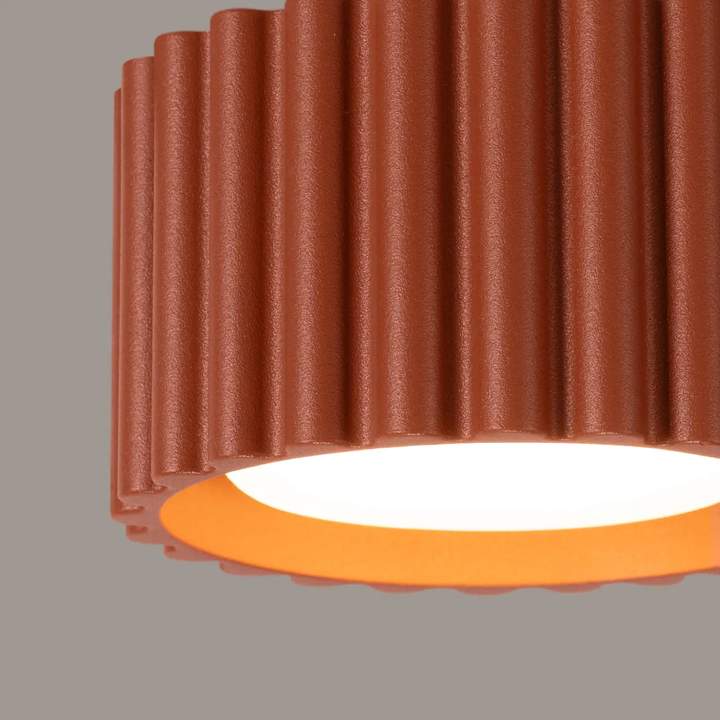 Plafonnier LED rouge ocre aluminium minimaliste | RADAPE