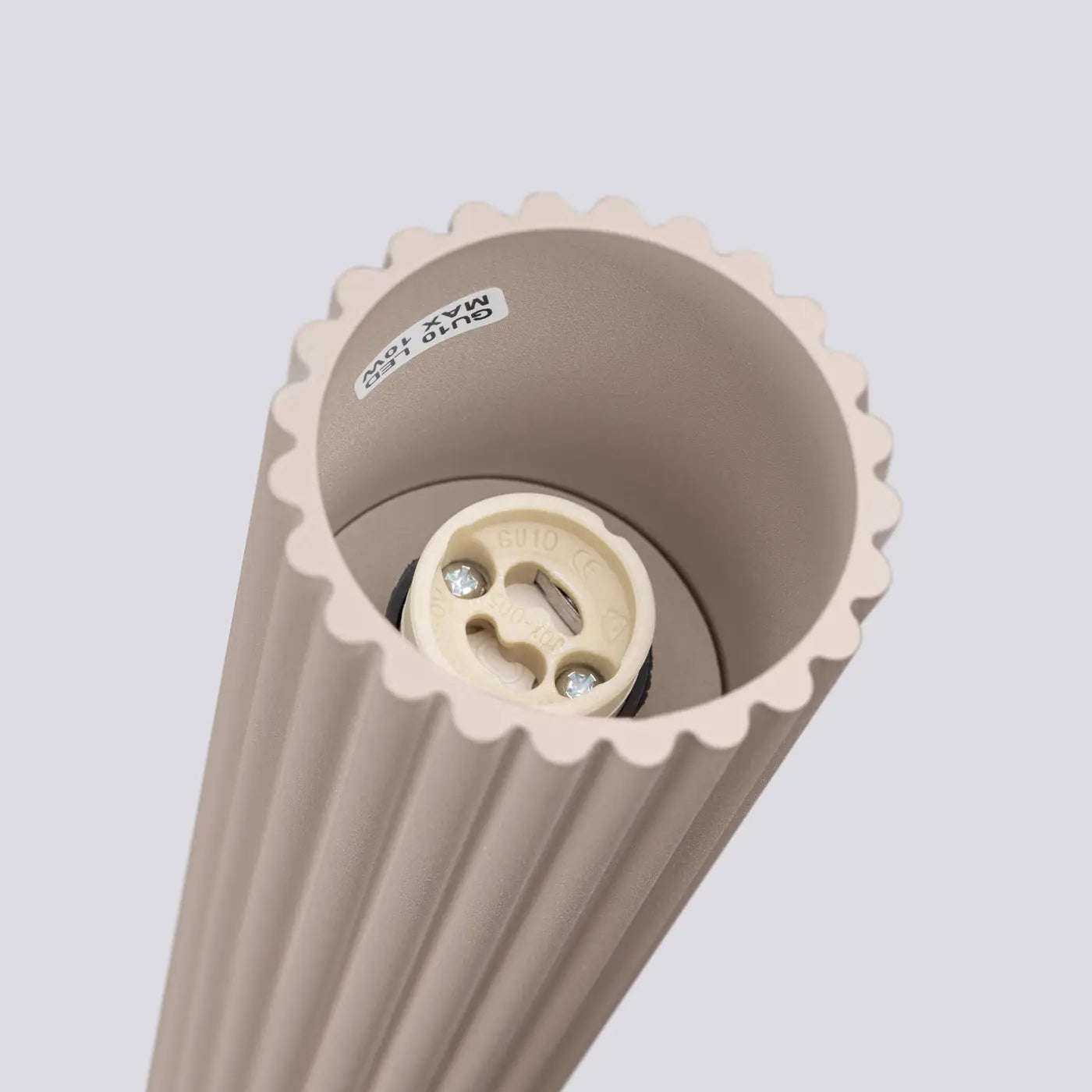 Plafonnier LED taupe aluminium minimaliste | PAMAMU