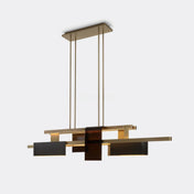Détail du lustre moderne salon KYO montrant la structure en laiton et les éléments en verre aux finitions soignées