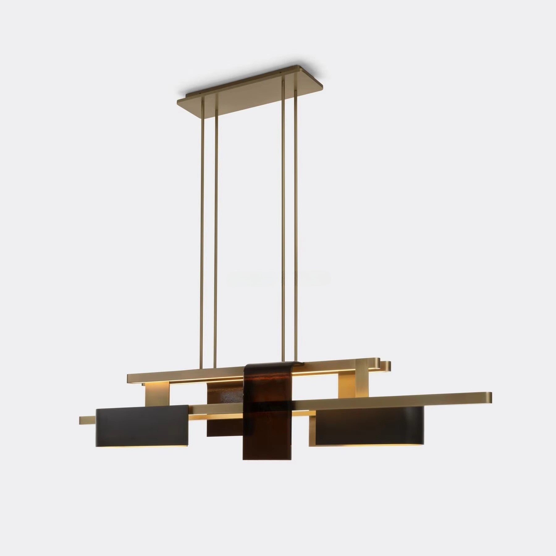 Détail du lustre moderne salon KYO montrant la structure en laiton et les éléments en verre aux finitions soignées