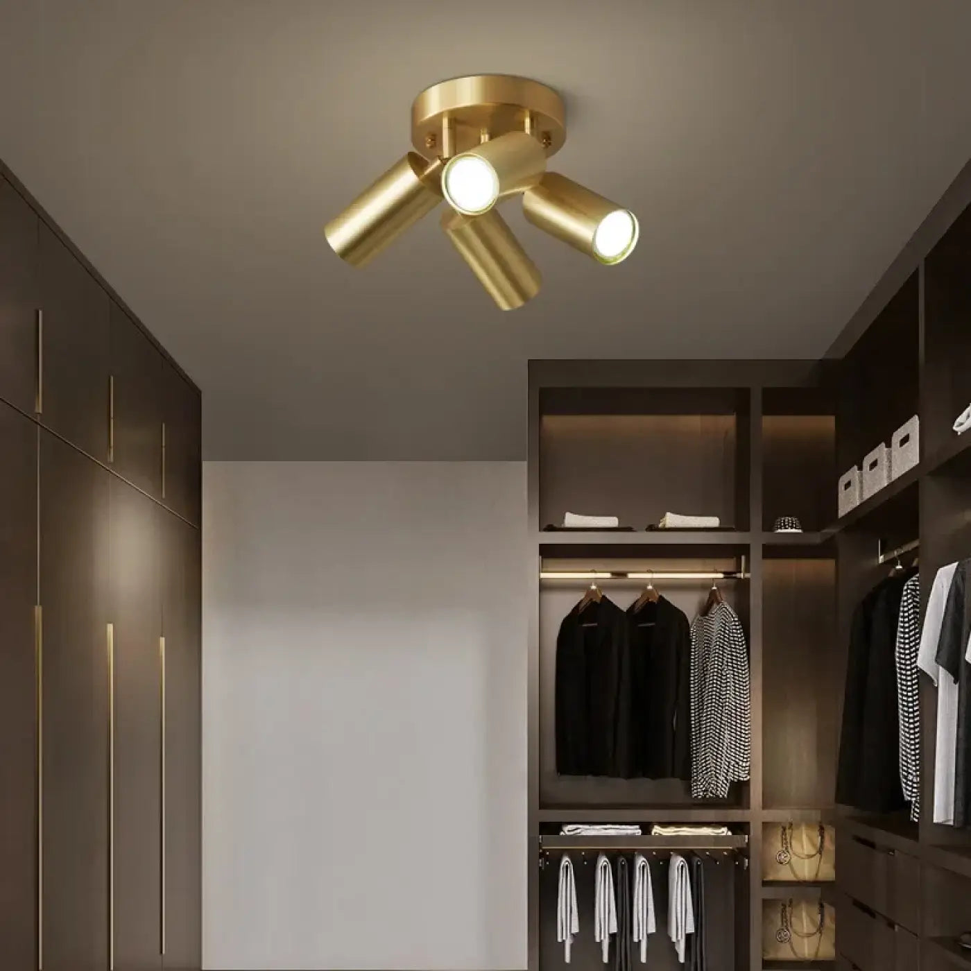 plafonnier-chic-spots-dores-ambiance-contemporaine-tons-dores-multi-812.webp