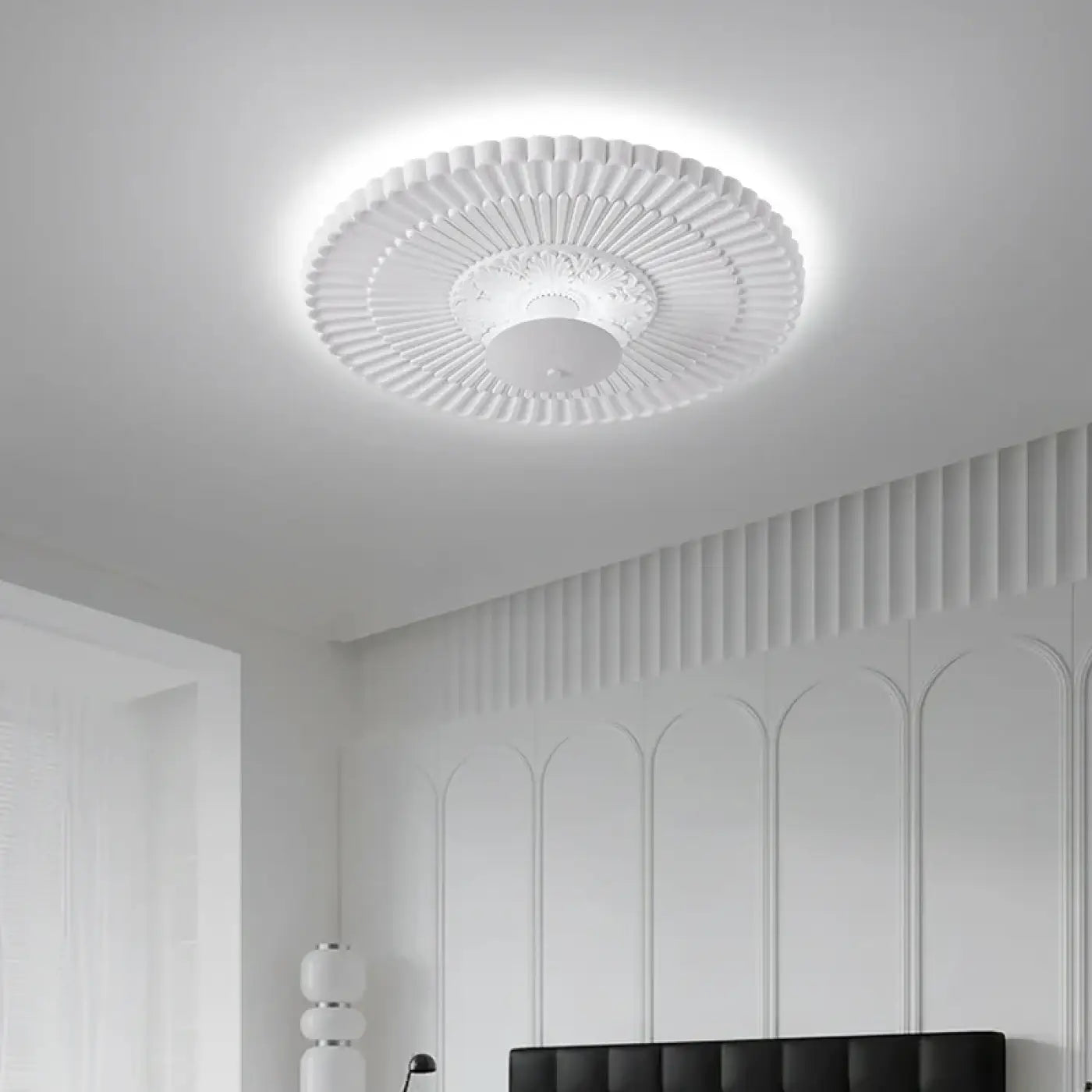 plafonnier-decoratif-blanc-style-classique-elegant-lumiere-plafond-985.webp