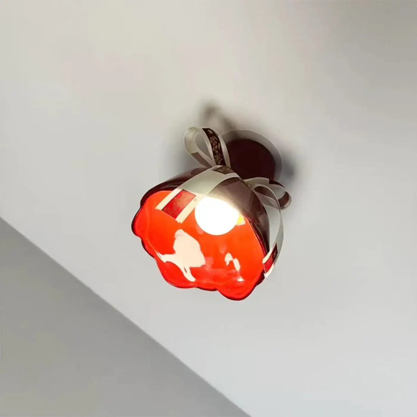Plafonnier LED nœud décoratif rouge design | PODATU