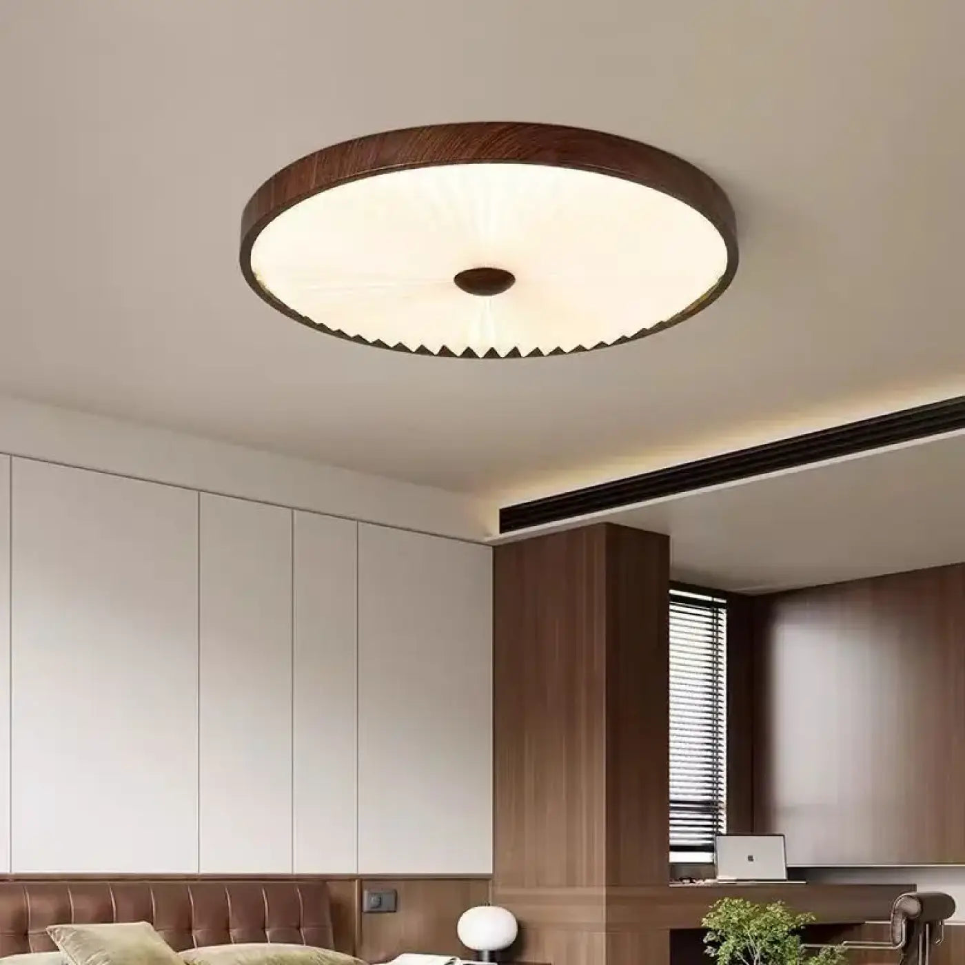 plafonnier-design-rond-abat-jour-plisse-finition-bois-luminaire-542.webp