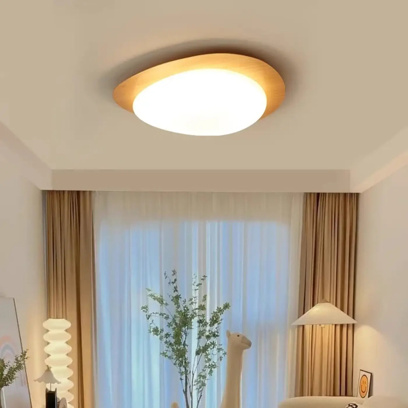 Plafonnier LED doré moderne pour salon | SUZIGI
