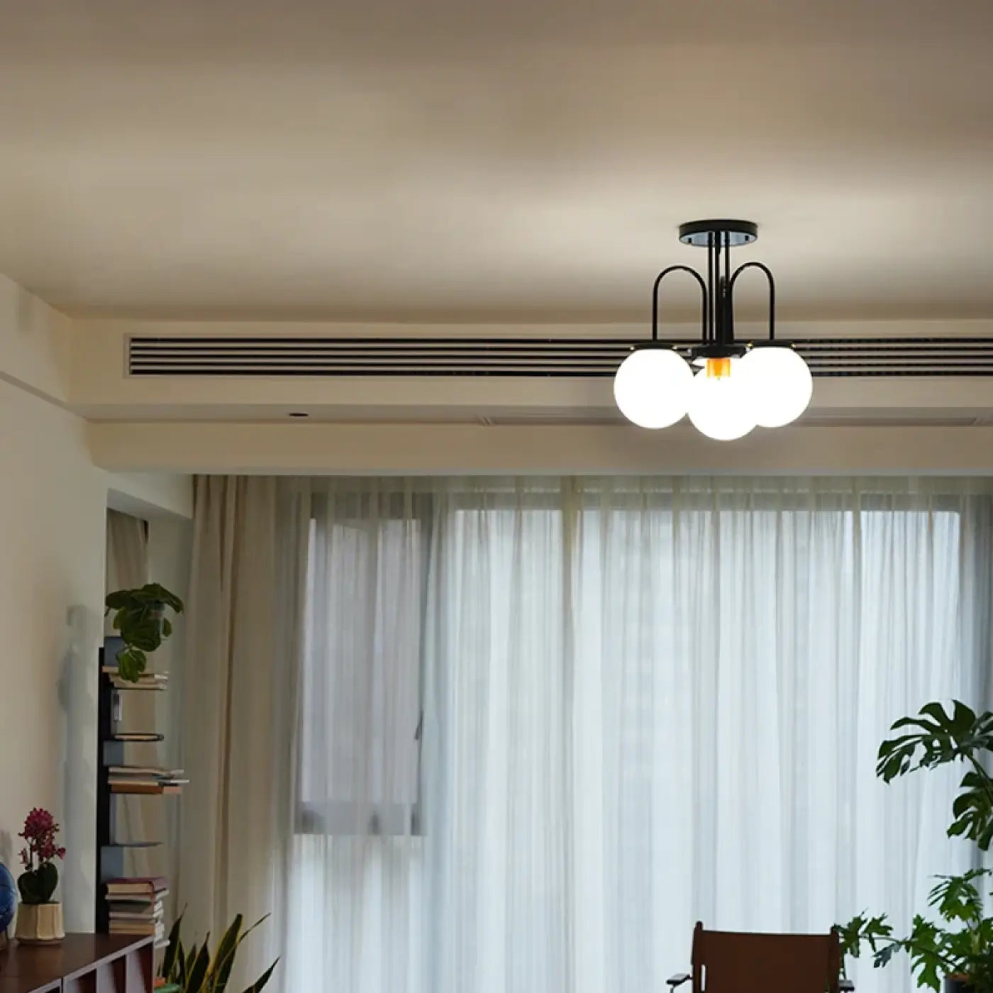 plafonnier-moderne-boules-opalines-interieur-chaleureux-noir-lumiere-686_27599ceb-093c-4110-9630-c30c87f3a096.webp