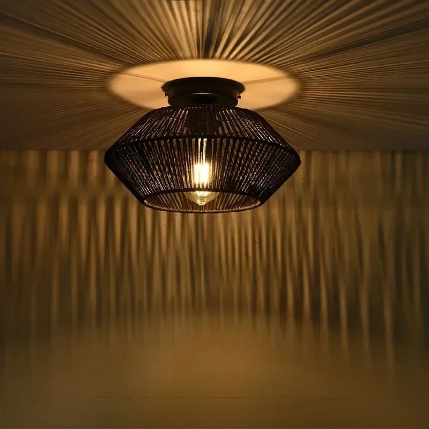 plafonnier-moderne-metal-noir-design-geometrique-lampe-plafond-rotin-598.webp