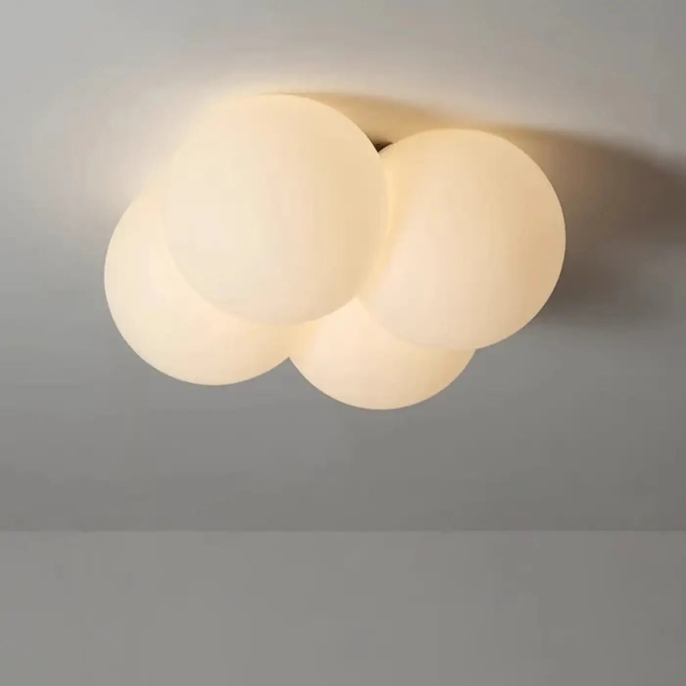 plafonnier-nuage-doux-poetique-ambiance-cosy-lumiere-fixation-cinq-793.webp