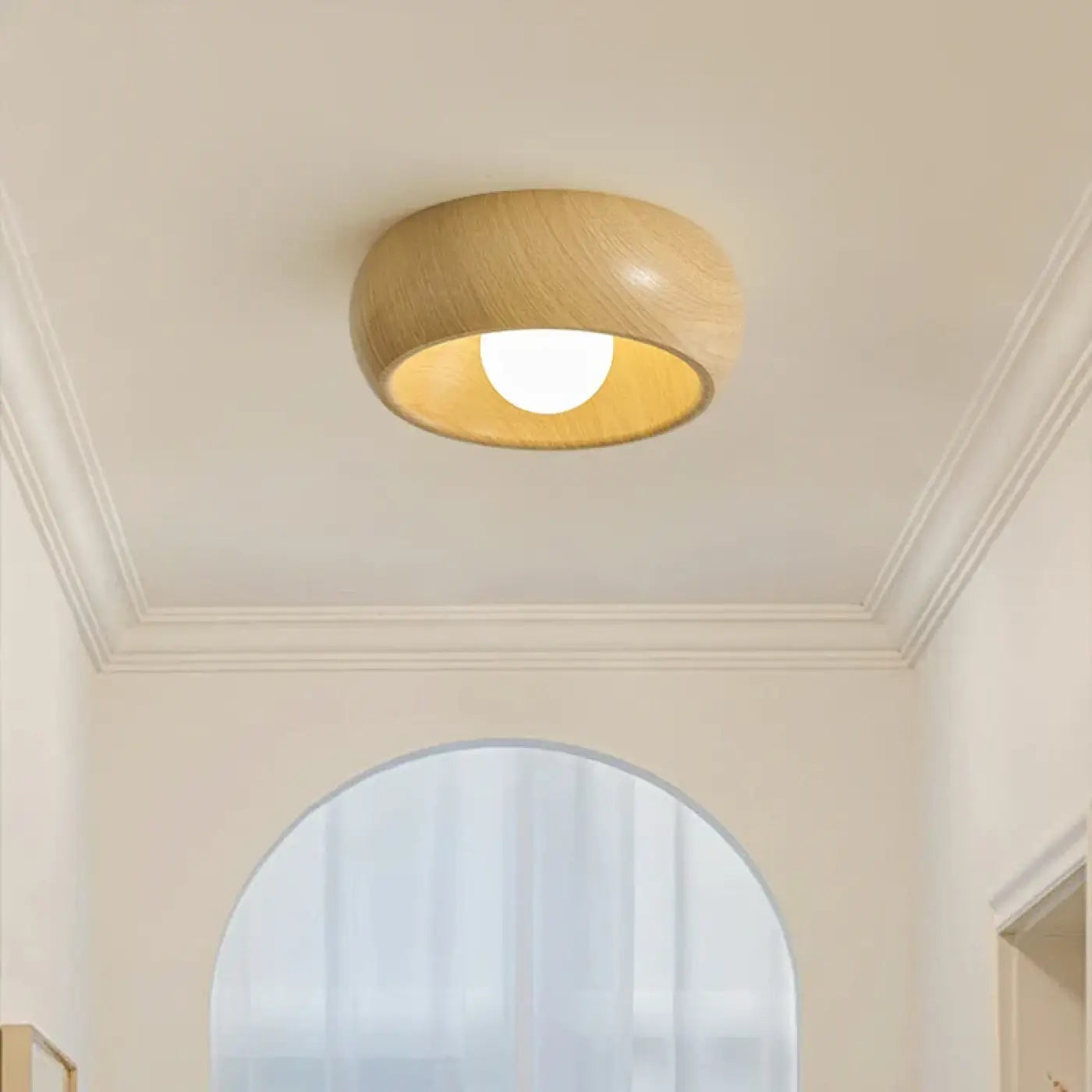 plafonnier-scandinave-minimaliste-finition-bois-naturel-luminaire-697.webp