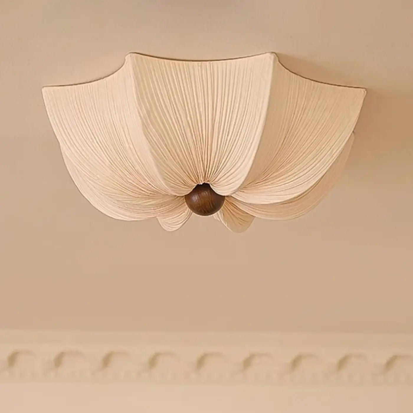 Plafonnier tissu beige plissé forme fleur | MENAFU