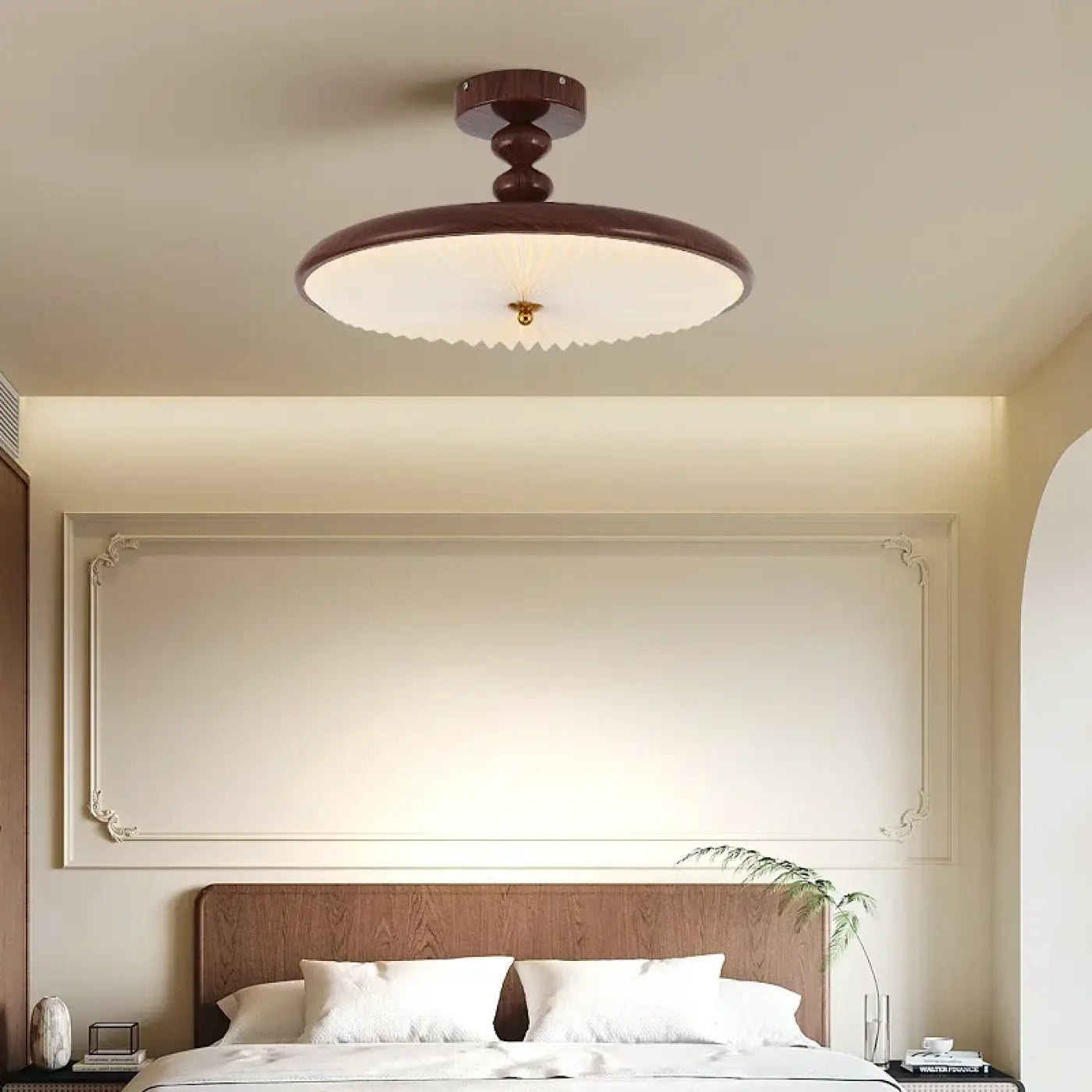 plafonnier-vintage-verre-plisse-bois-fonce-lumiere-plafond-circulaire-386.webp