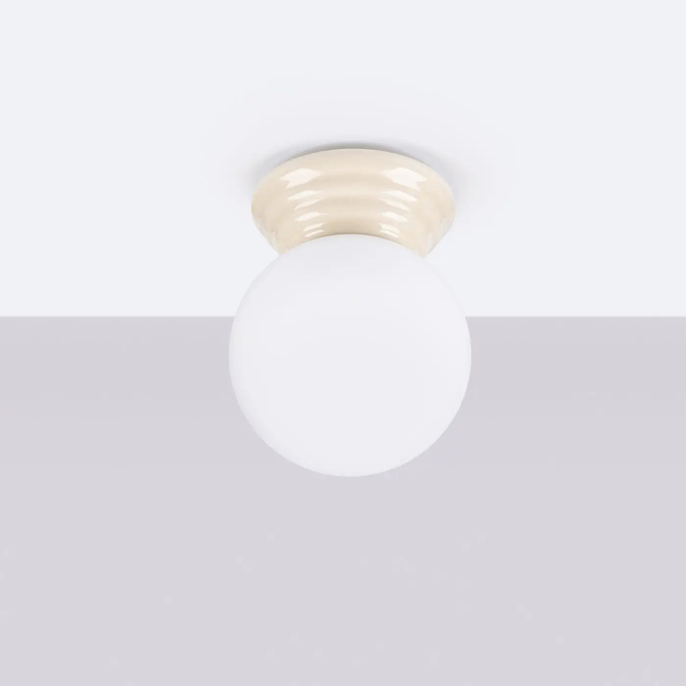 plafonnier-zori-beige-ip44-ceramique-couleur-creme-sphere-562.webp